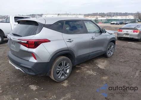 2021 Kia Seltos Lx z USA, uszkodzony, nr VIN KNDEPCAAXM7152830